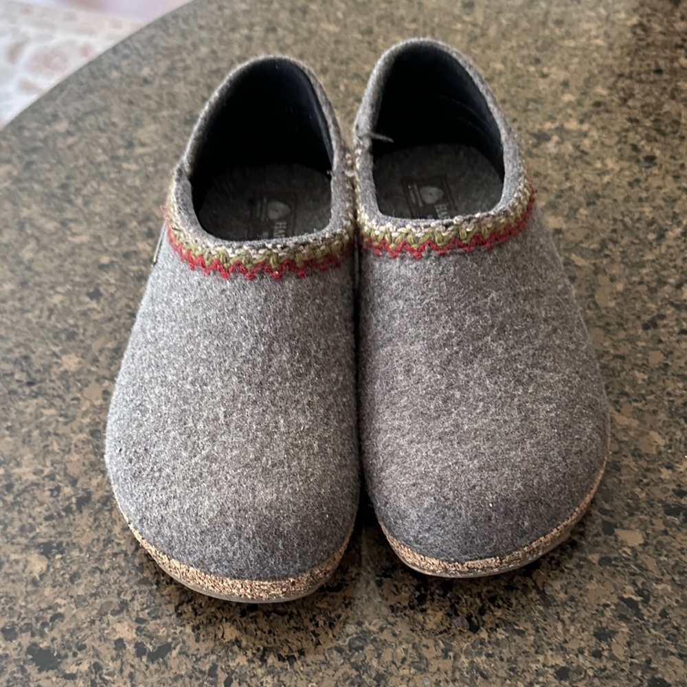 Haflinger Gray Kids Slippers with Red and Green Trim
